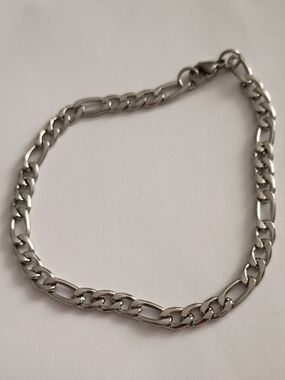 Silver Tone Figaro Chain Bracelet